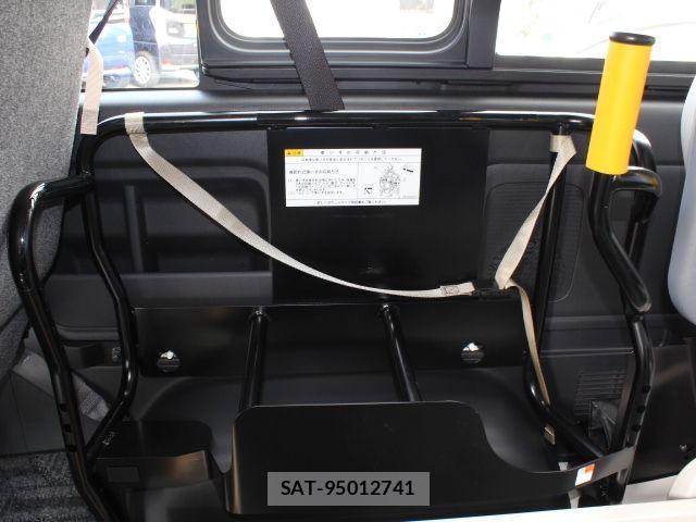 Toyota HIACE VAN 2022-02 8746413-7