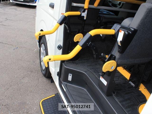 Toyota HIACE VAN 2022-02 8746413-8