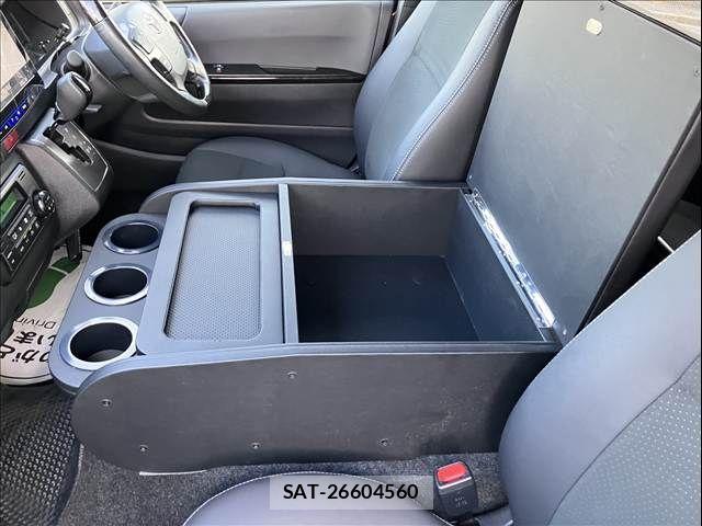 Toyota HIACE VAN 2022-10 8746412-17