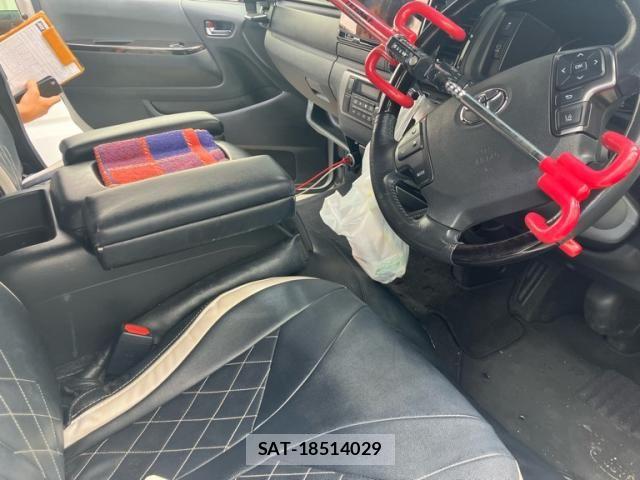 Toyota HIACE VAN 2021-01 8746425-17