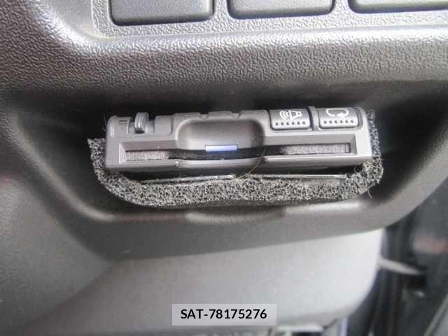 Toyota HIACE VAN 2017-08 8746421-23