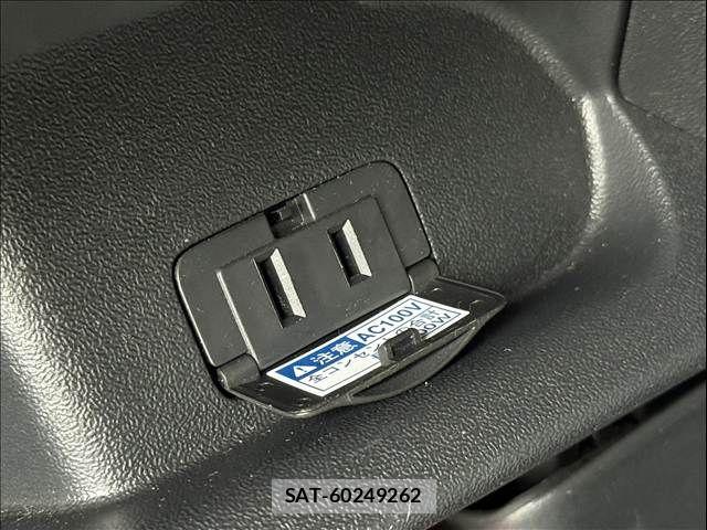 Toyota HIACE VAN 2022-02 8746418-17
