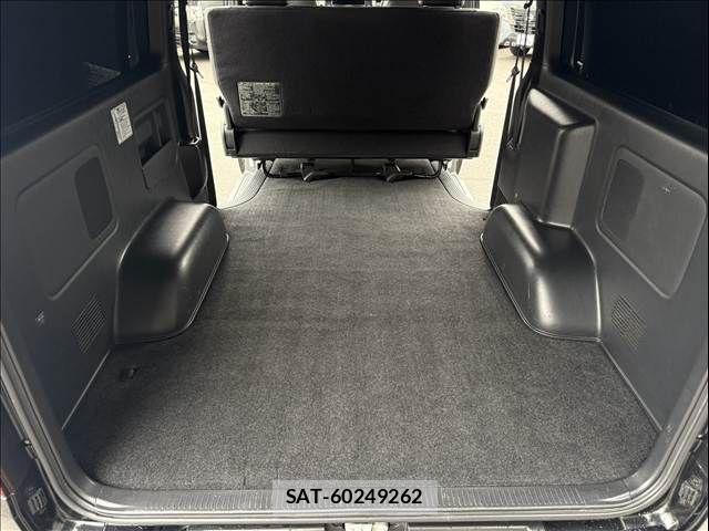 Toyota HIACE VAN 2022-02 8746418-19