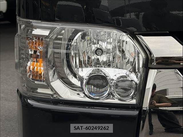 Toyota HIACE VAN 2022-02 8746418-24