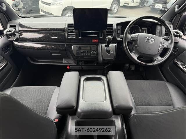Toyota HIACE VAN 2022-02 8746418-3