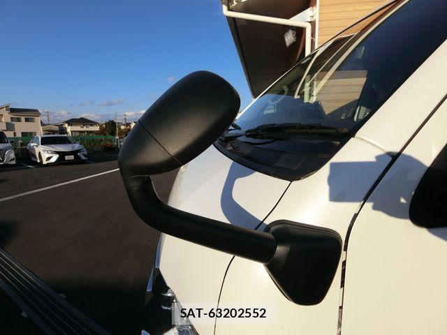 Toyota HIACE VAN 2023-05 8782380-15