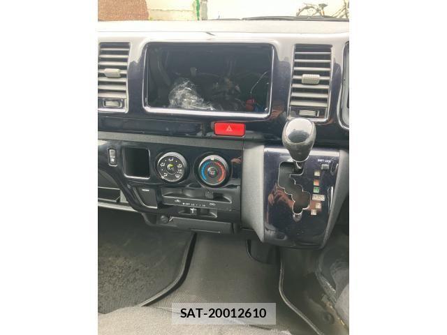 Toyota HIACE VAN 2004-09 8782408-17