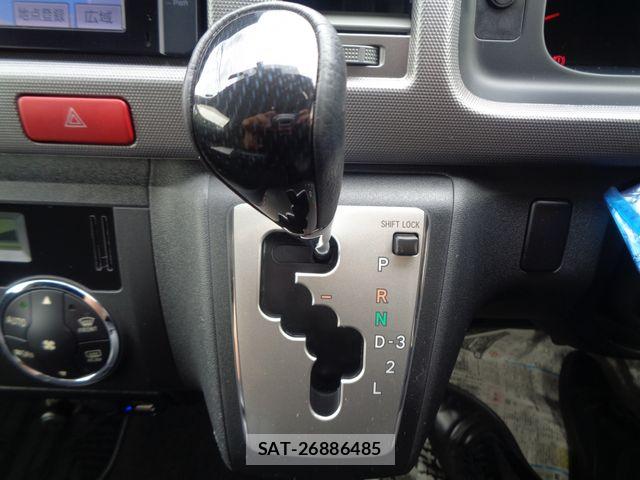 Toyota HIACE VAN 2013-04 8782405-17