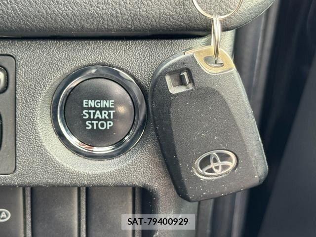 Toyota HIACE VAN 2021-12 8782388-16