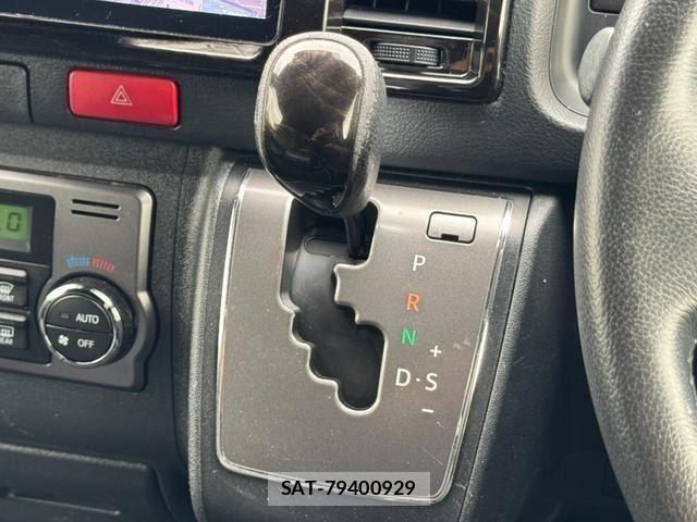 Toyota HIACE VAN 2021-12 8782388-22