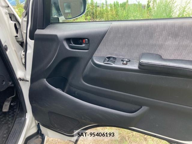 Toyota HIACE VAN 2011-07 8797768-11