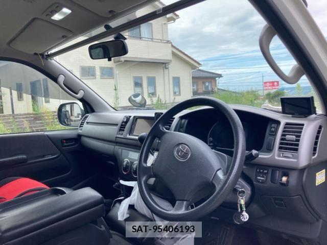 Toyota HIACE VAN 2011-07 8797768-12