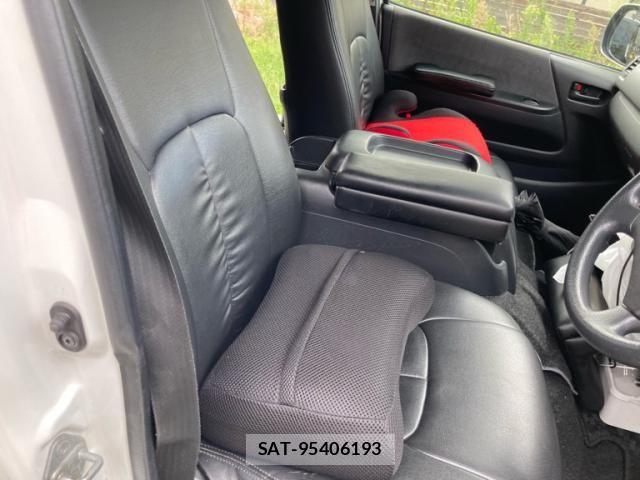 Toyota HIACE VAN 2011-07 8797768-13
