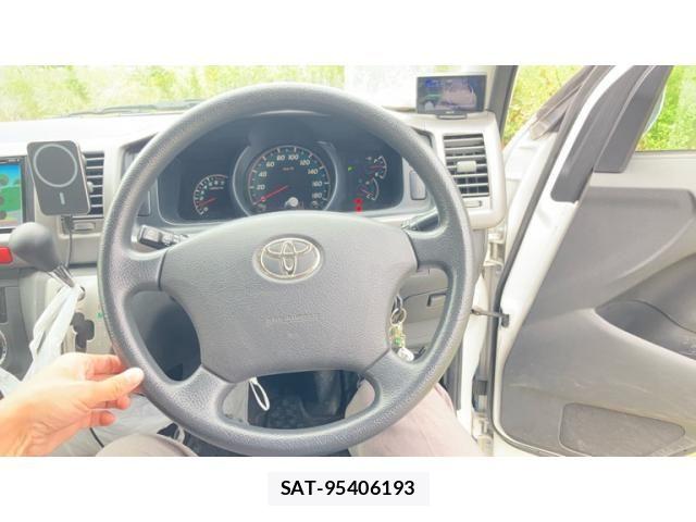 Toyota HIACE VAN 2011-07 8797768-16
