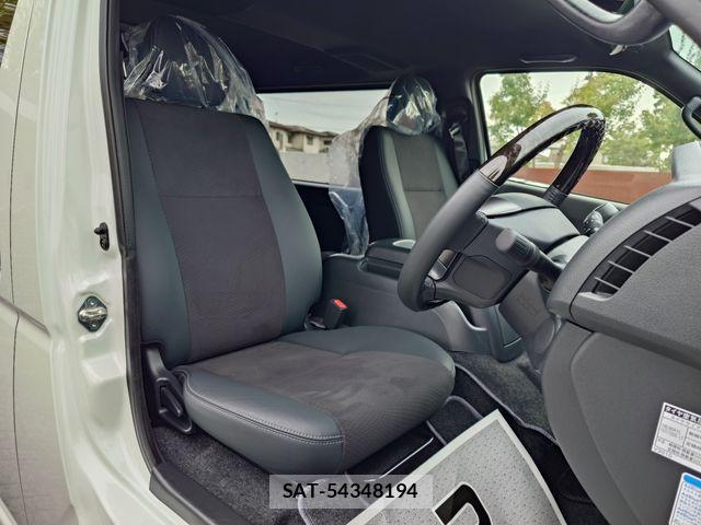 Toyota HIACE VAN 2025-09 8797759-11