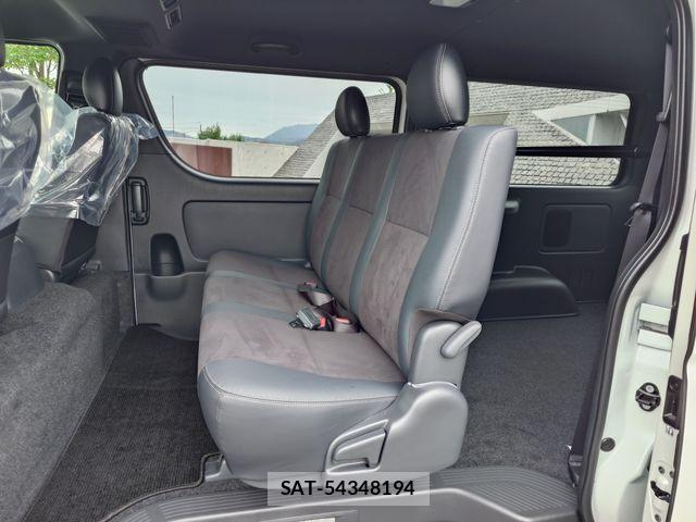 Toyota HIACE VAN 2025-09 8797759-20