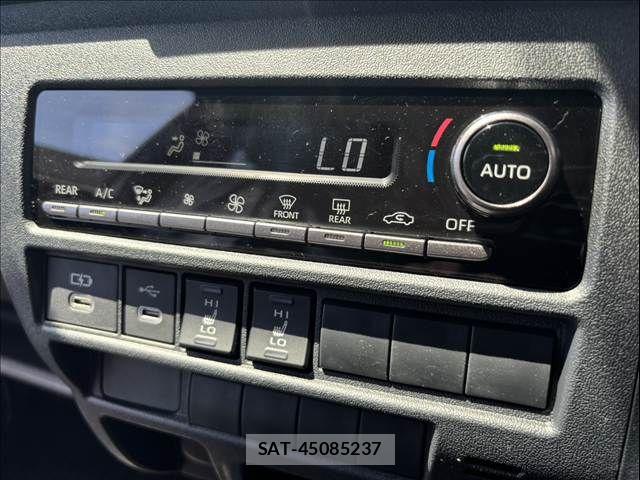 Toyota HIACE VAN 2026-07 8797757-18