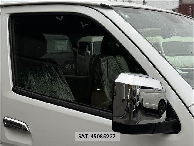 Toyota HIACE VAN 2026-07 8797757-22