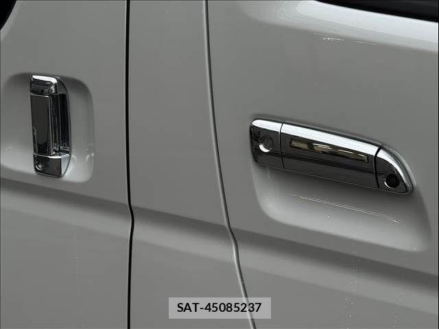 Toyota HIACE VAN 2026-07 8797757-23