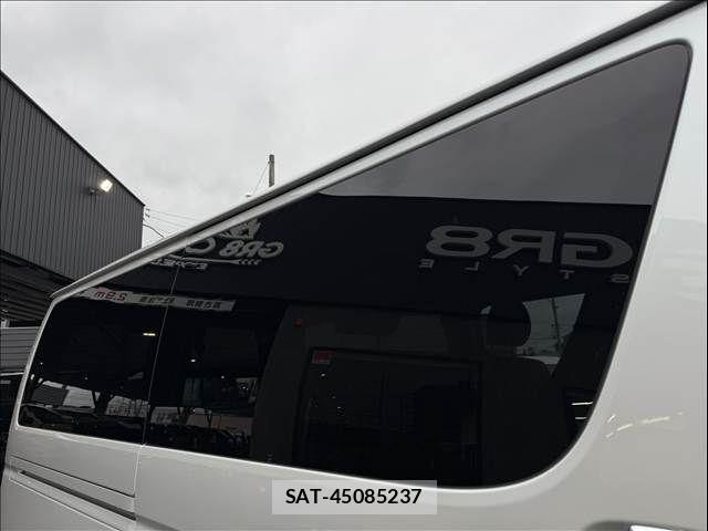 Toyota HIACE VAN 2026-07 8797757-24