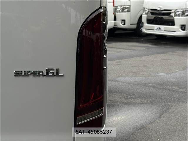 Toyota HIACE VAN 2026-07 8797757-26