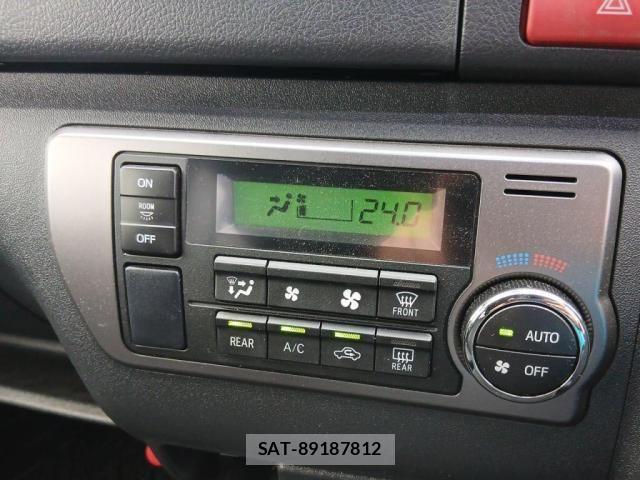 Toyota HIACE VAN 2023-01 8832123-16