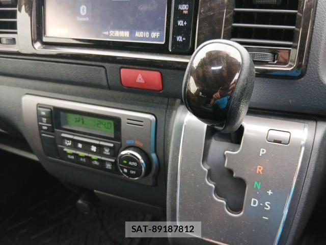 Toyota HIACE VAN 2023-01 8832123-17