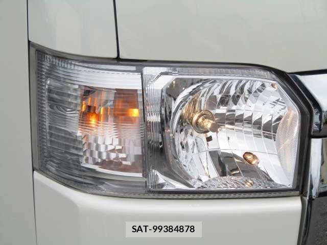 Toyota HIACE VAN 2020-02 8832140-25