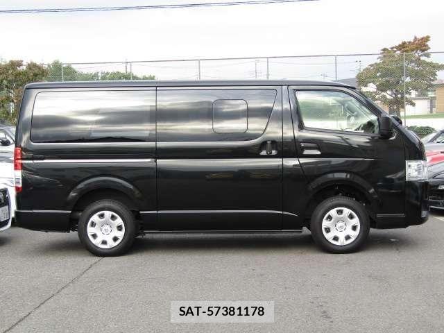 Toyota HIACE VAN 2023-08 8832129-19