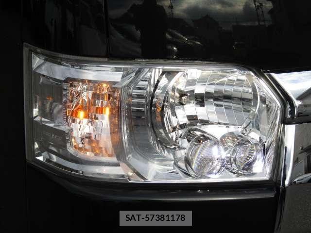 Toyota HIACE VAN 2023-08 8832129-24