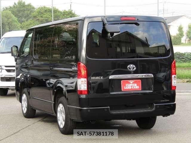 Toyota HIACE VAN 2023-08 8832129-28
