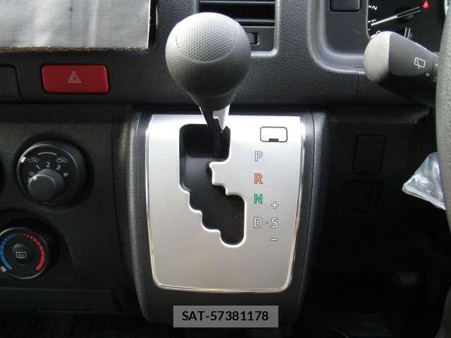 Toyota HIACE VAN 2023-08 8832129-7