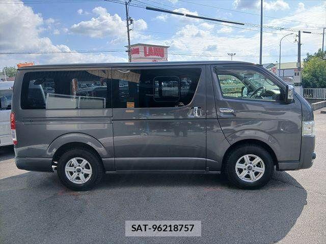 Toyota HIACE VAN 2021-08 8832130-12