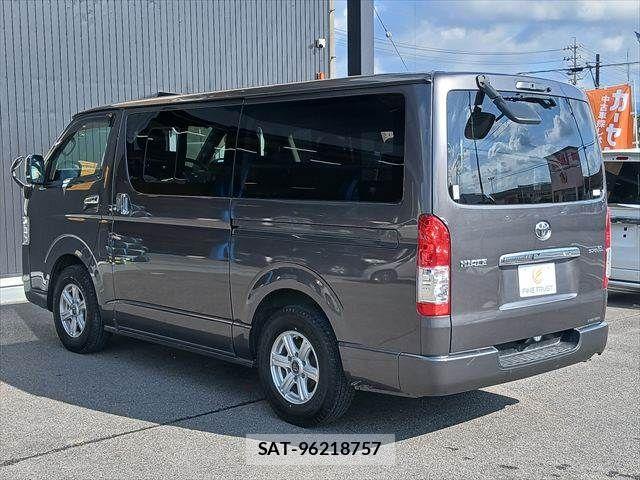 Toyota HIACE VAN 2021-08 8832130-15
