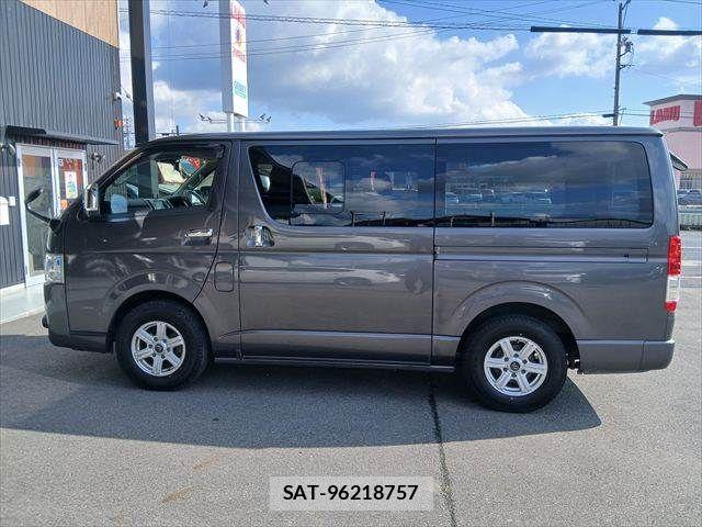Toyota HIACE VAN 2021-08 8832130-16