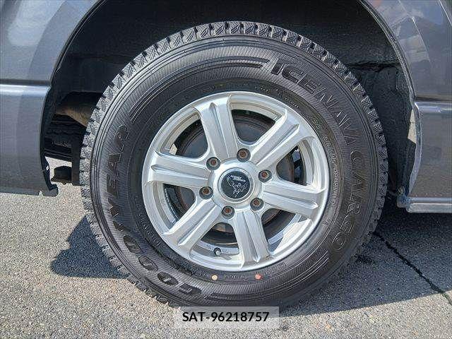 Toyota HIACE VAN 2021-08 8832130-26