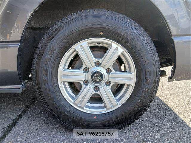 Toyota HIACE VAN 2021-08 8832130-27