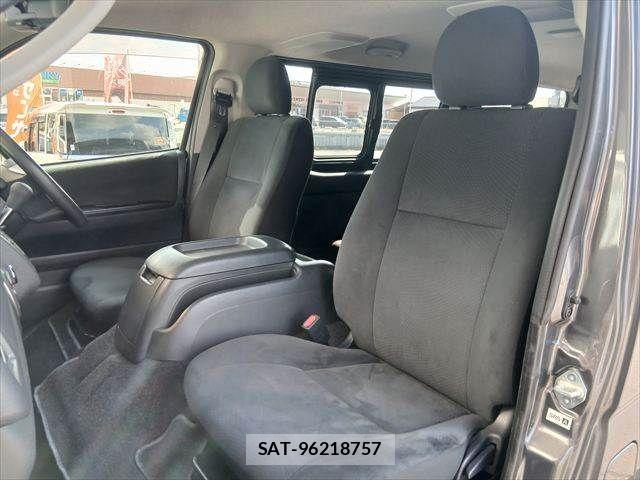 Toyota HIACE VAN 2021-08 8832130-29