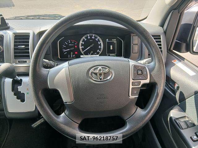 Toyota HIACE VAN 2021-08 8832130-6