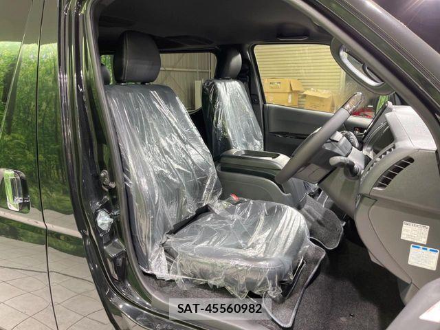 Toyota HIACE VAN 2026-08 8832113-7