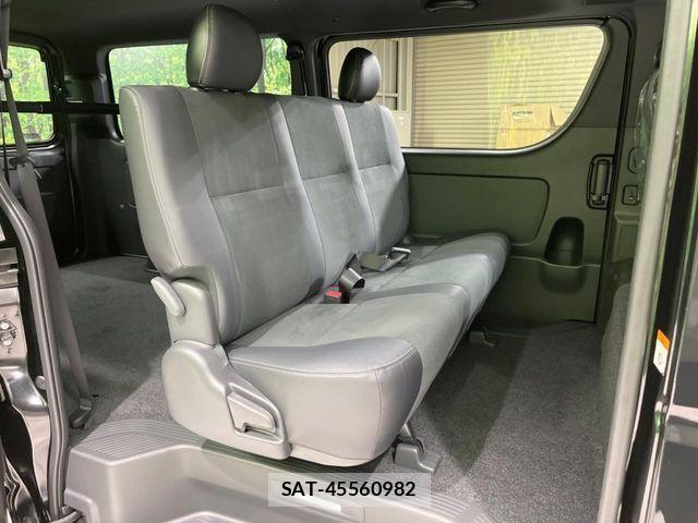 Toyota HIACE VAN 2026-08 8832113-8
