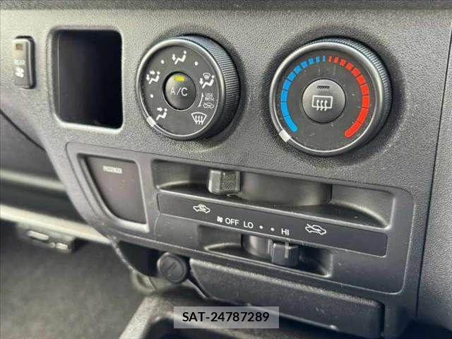 Toyota HIACE VAN 2008-11 8832148-23