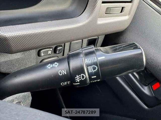 Toyota HIACE VAN 2008-11 8832148-24