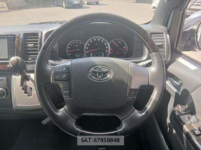 Toyota HIACE VAN 2019-10 8832138-9