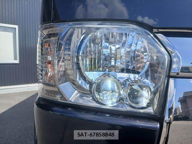 Toyota HIACE VAN 2019-10 8832138-10