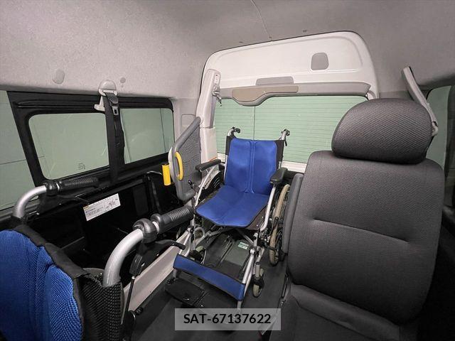 Toyota HIACE VAN 2014-04 8832142-13