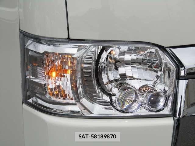Toyota HIACE VAN 2025-10 8832126-23