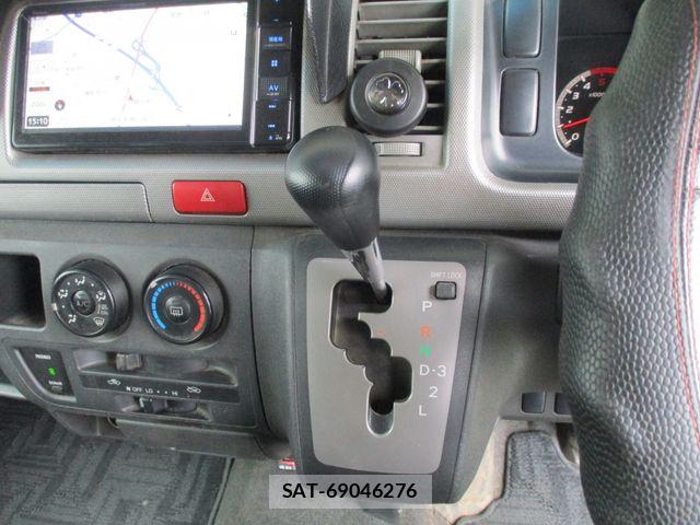 Toyota HIACE VAN 2006-04 8832151-19