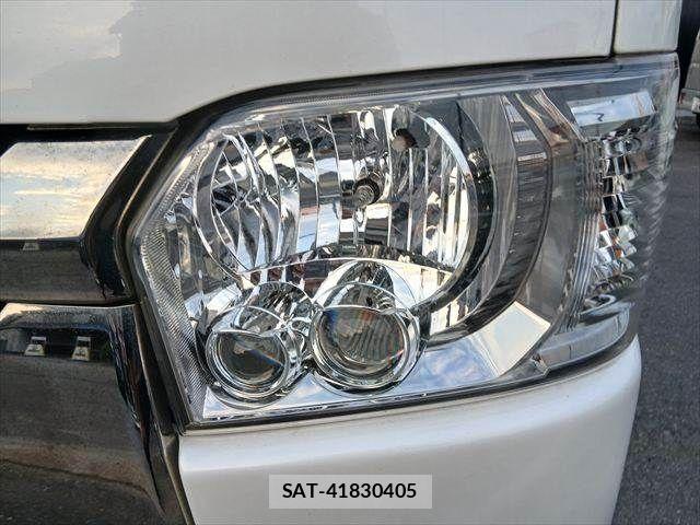 Toyota HIACE VAN 2020-08 8832137-24