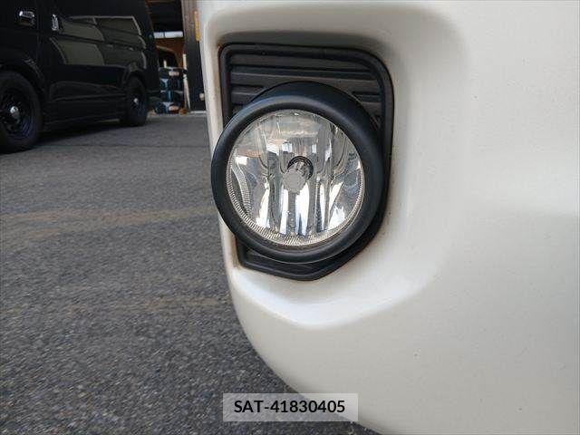 Toyota HIACE VAN 2020-08 8832137-25